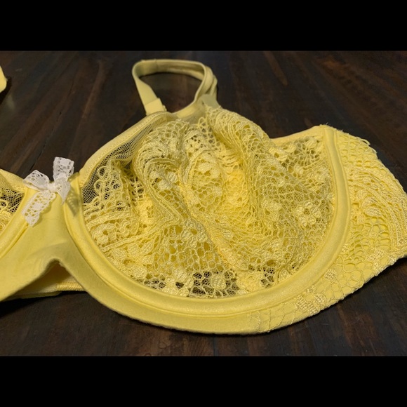 Victoria’s Secret Body unlined Demi - Picture 2 of 4